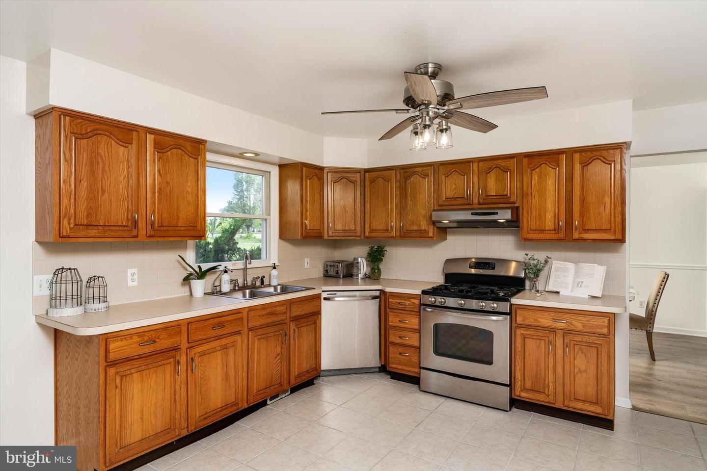 2 Carney Way — property photo 9